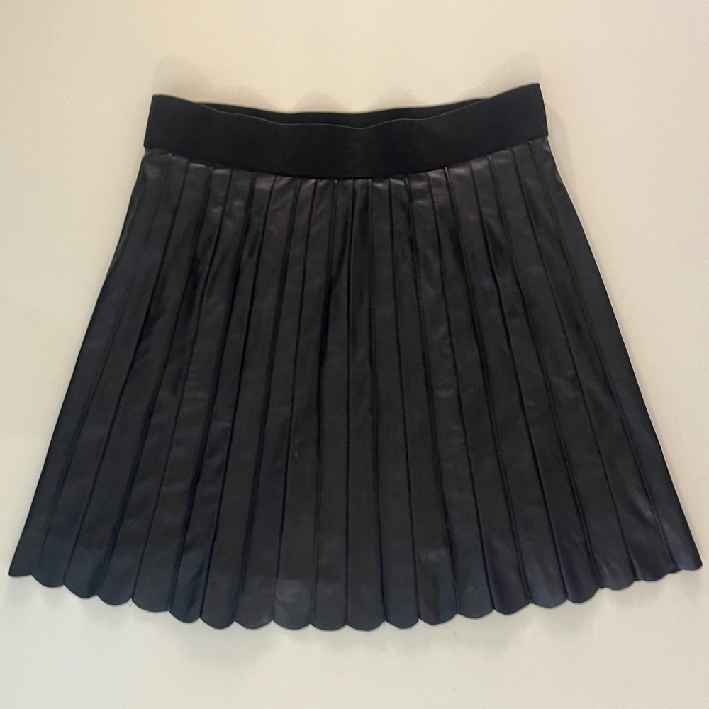 Black Alfani Pleated Scalloped Hem Faux Leather Skirt